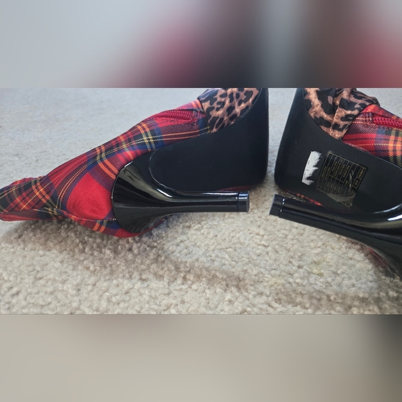 Torrid x Betsey Johnson Plaid and Leopard Print Bow Bootie Size 8 Wide - Picture 4 of 9